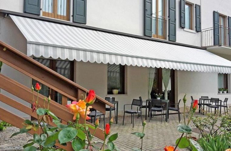Hotel Garni Delle Rose Ceniga Exterior foto