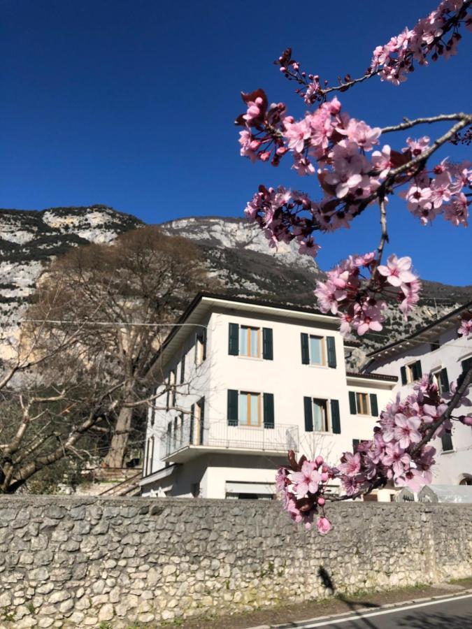 Hotel Garni Delle Rose Ceniga Exterior foto