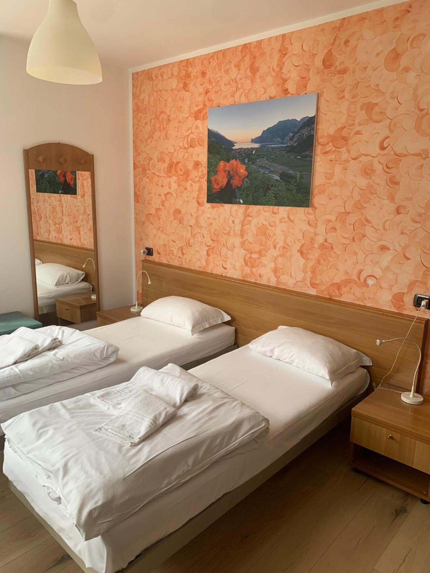 Hotel Garni Delle Rose Ceniga Exterior foto