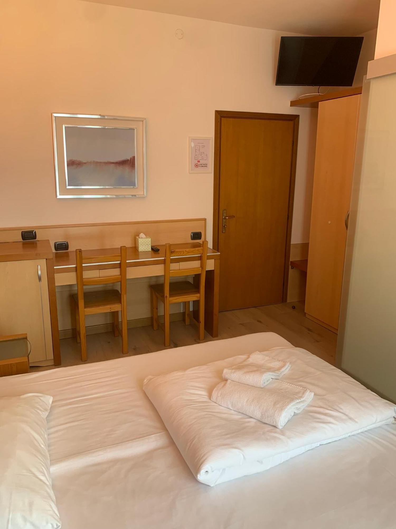 Hotel Garni Delle Rose Ceniga Exterior foto